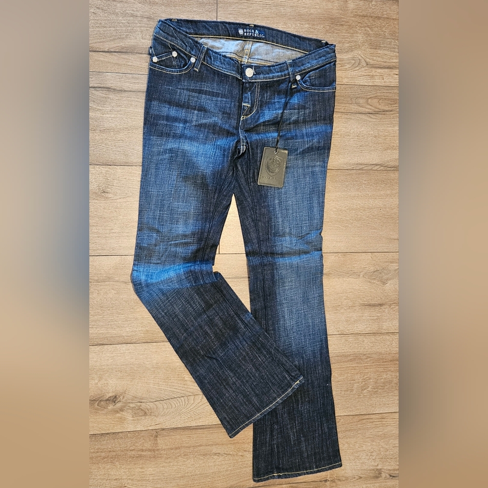 NWT'S- ROCK & REPUBLIC - Embroidered Pocket Flare Boot Cut Jeans - Size 29